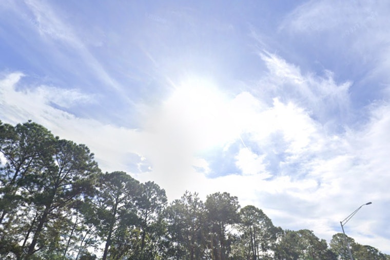 Jacksonville Faces Mixed Weather with Sunny Days, Frosty Nights, and Weekend Showers