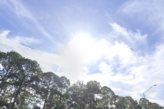 Jacksonville Faces Mixed Weather with Sunny Days, Frosty Nights, and Weekend Showers
