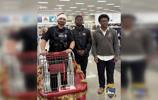 Jacksonville Officers Spread Holiday Cheer by Shopping with Local Kids