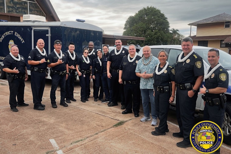Keiki Christmas Blitz As Honolulu Cops And Mayor Flood Nānākuli Church With 2,027 Gifts