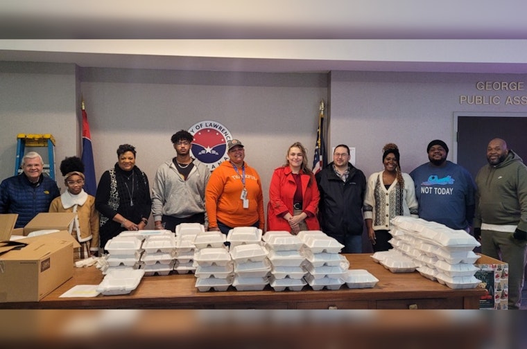 Lawrence and Indianapolis Mayors Join Forces with Community to Serve Thanksgiving Meals to Needy Neighbors