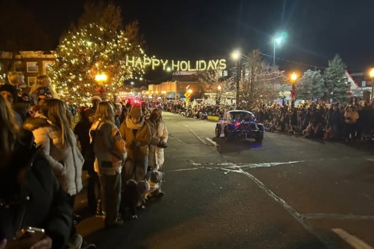 Littleton Embraces Holiday Spirit with Thousands Attending Annual Candlelight Walk
