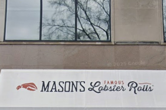 Lobster Roll Showdown: Mason’s Famous Lands Near Victory Park Dallas