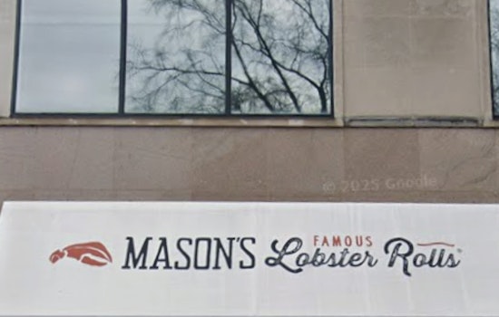 Lobster Roll Showdown: Mason’s Famous Lands Near Victory Park Dallas