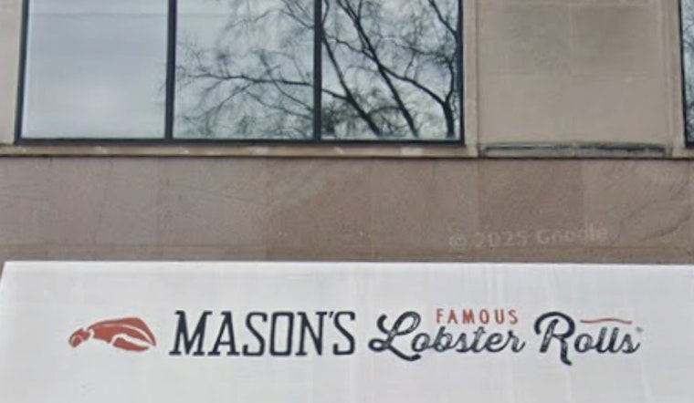 Lobster Roll Showdown: Mason’s Famous Lands Near Victory Park Dallas