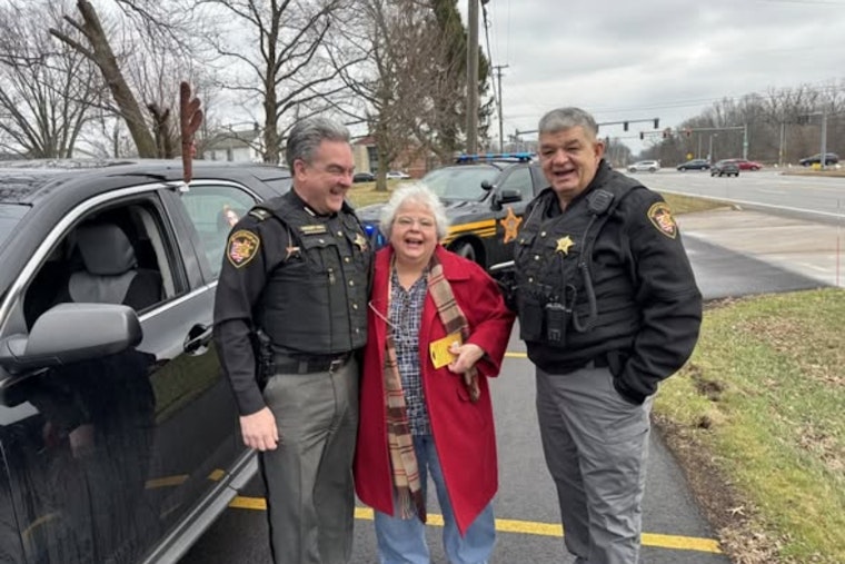 Lorain County Sheriff's Office Spreads Holiday Cheer, Gifts Motorists Gas Cards Instead of Tickets