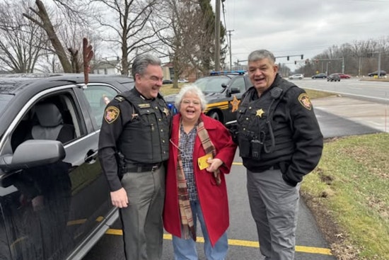 Lorain County Sheriff's Office Spreads Holiday Cheer, Gifts Motorists Gas Cards Instead of Tickets