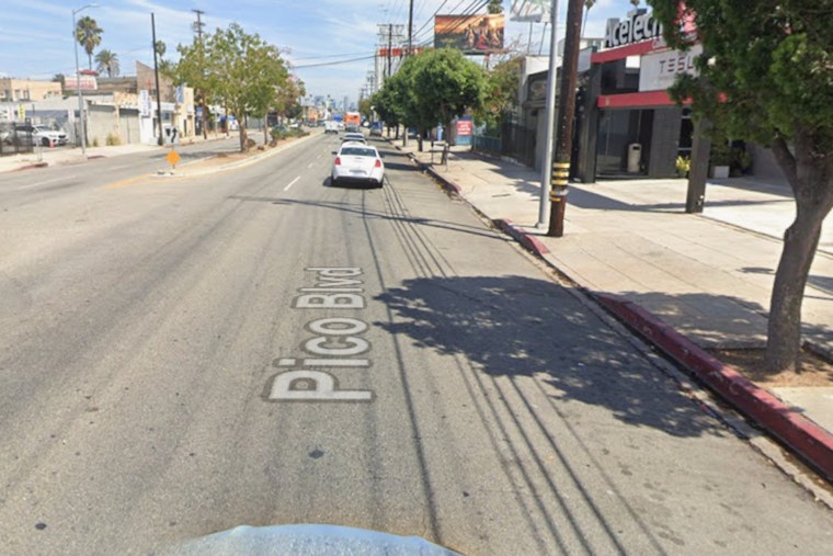 Los Angeles Firefighters Extinguish Blaze at Auto Body Center on West Pico Boulevard; No Injuries Reported
