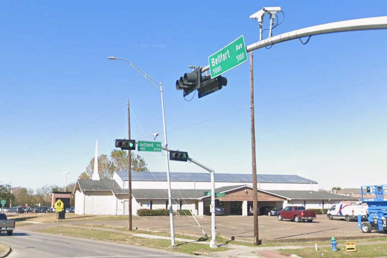 Man Critically Injured in Mysterious Southeast Houston Shooting as Police Seek Leads
