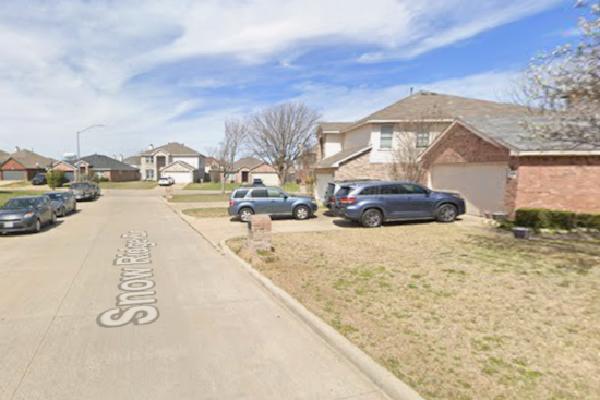 Man Fatally Shot in South Fort Worth Home, Police Launch Manhunt for Gunman