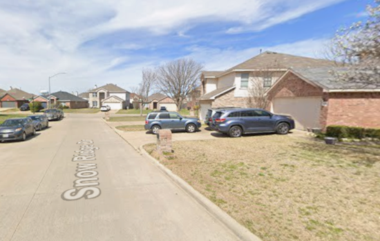 Man Fatally Shot in South Fort Worth Home, Police Launch Manhunt for Gunman