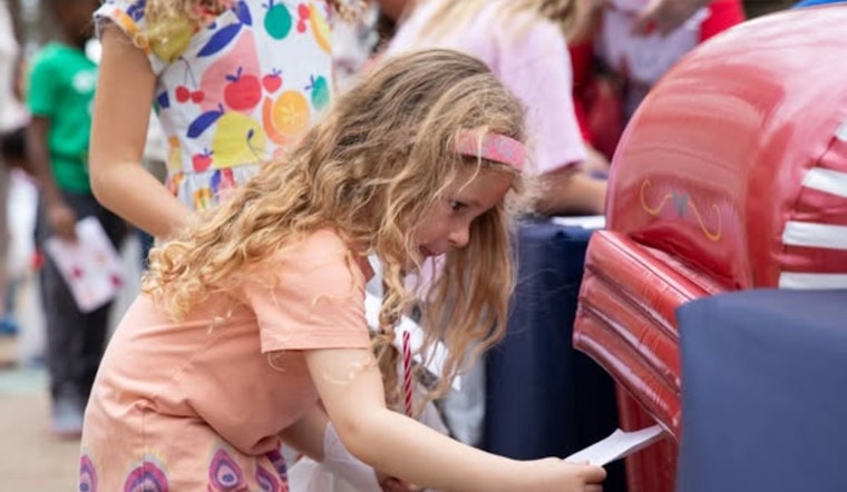 Mansfield Embraces Holiday Spirit with Joyful Candy Cane Hunt at James McKnight Park