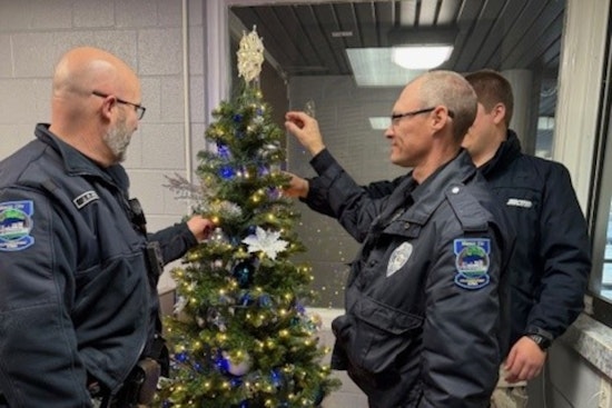 Mason City Police Department Spreads Holiday Cheer, Invites Community to Share Festive Decorations