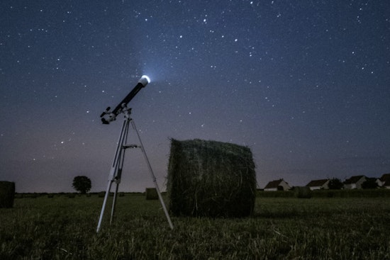 Maunakea Stargazers Tighten Cosmic Ruler, Make Universe Even Weirder