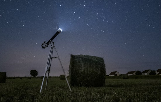 Maunakea Stargazers Tighten Cosmic Ruler, Make Universe Even Weirder