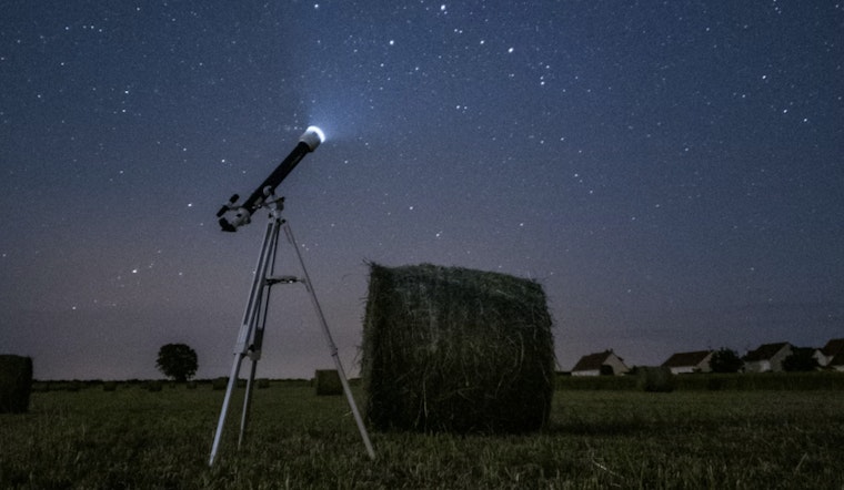 Maunakea Stargazers Tighten Cosmic Ruler, Make Universe Even Weirder