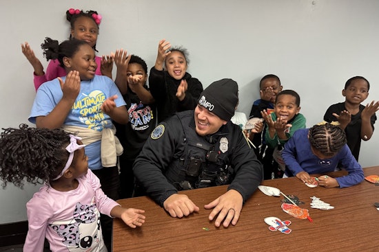 Milwaukee Police Connect with Youth at Neu-Life Community Christmas Event at Siefert School