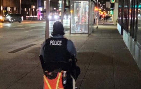 Minneapolis Police Officers Exhibit Compassion by Assisting Elderly Man with Scooter to Hospital