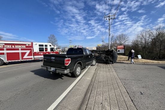 Murfreesboro Commuters Face Delays as Overturned Vehicle Disrupts Old Fort Parkway Traffic