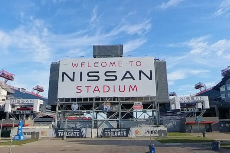 Nashville's Nissan Stadium Hosts Historic Matchup, Tennessee Vols and Illinois Fighting Illini Vie for Music City Bowl Glory