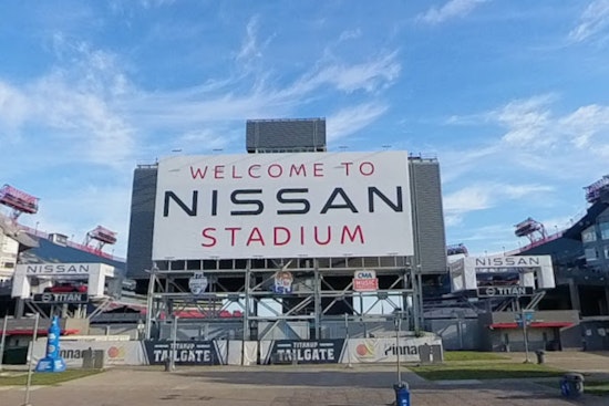 Nashville's Nissan Stadium Hosts Historic Matchup, Tennessee Vols and Illinois Fighting Illini Vie for Music City Bowl Glory