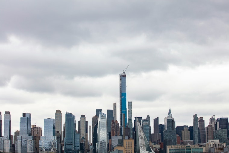 New Yorkers Alerted to Weather Shift as Wind and Rain Sweep Across the Boroughs