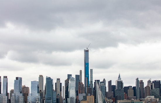 New Yorkers Alerted to Weather Shift as Wind and Rain Sweep Across the Boroughs
