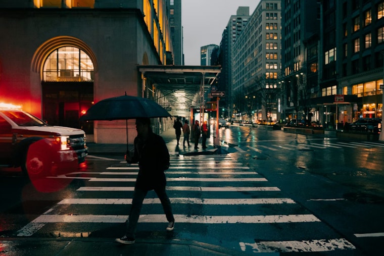 New Yorkers Face Wet, Windy Year-End with Gale Warnings for Mariners and Chilly Start to 2026