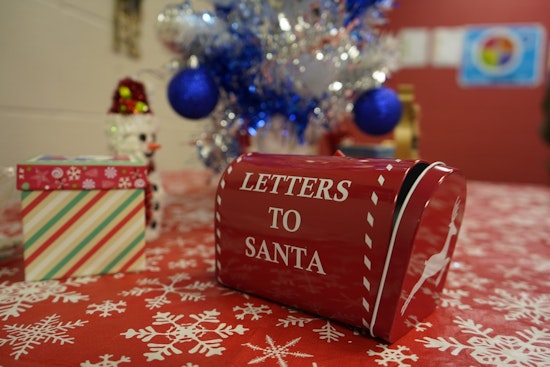 Newcastle Police Officers Serve Up Smiles at Local Early Childhood Center's Holiday Dinner