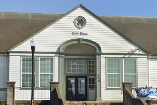 Newport Sues to Block Construction of ICE Detention Facility at Municipal Airport Amid Concerns Over Tourism and Property Deed
