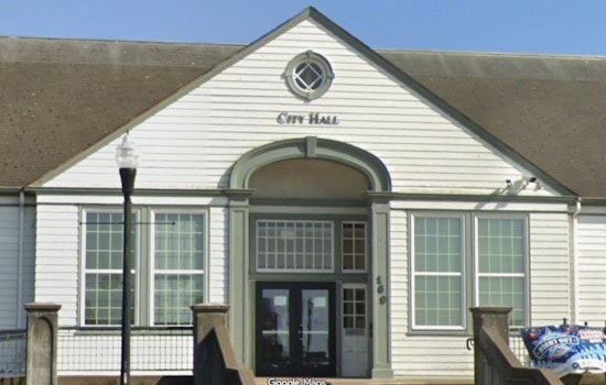 Newport Sues to Block Construction of ICE Detention Facility at Municipal Airport Amid Concerns Over Tourism and Property Deed