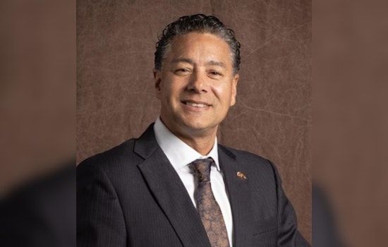 Oakland Councilmember Ken Houston Defends Controversial Gesture Amid Mixed Reactions and Calls for Decorum
