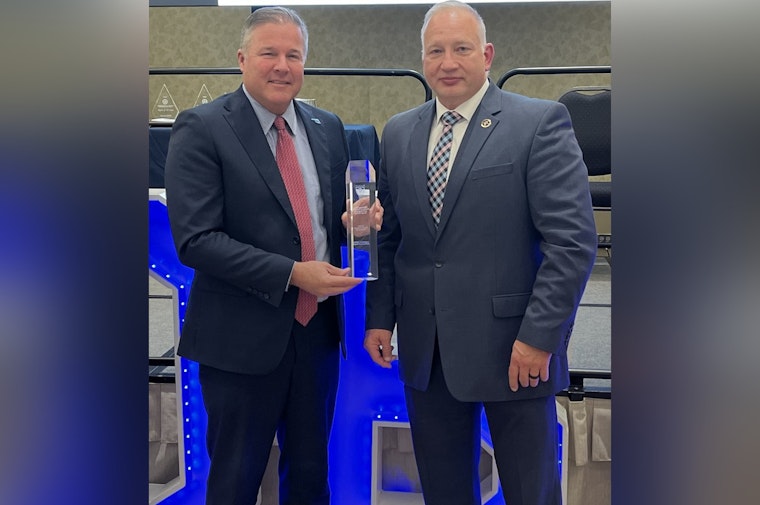 Oklahoma Senate President Pro Tem Lonnie Paxton Honored with Legislative Lifetime Achievement Award by OBN