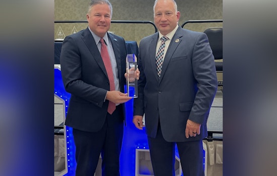Oklahoma Senate President Pro Tem Lonnie Paxton Honored with Legislative Lifetime Achievement Award by OBN