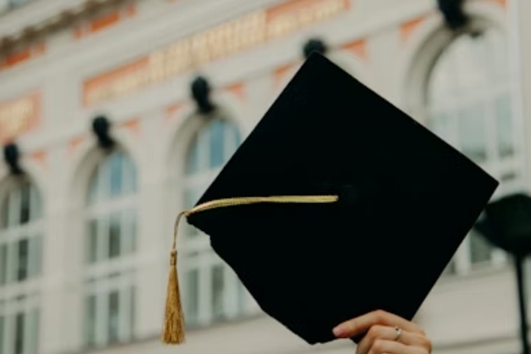 Over 2,600 Graduates Celebrate Achievement at University of Cincinnati Fall Commencement