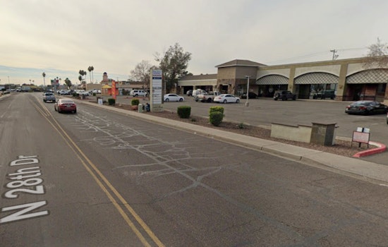 Phoenix Officers Return Fire and Injure Gunman in Late-Night Encounter in Residential Area