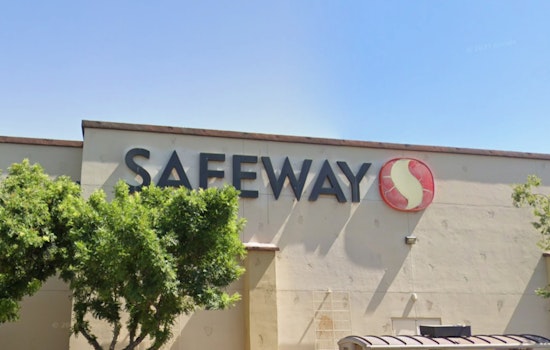 Phoenix Shoppers Embrace Last-Minute Holiday Rush at Safeway with Cheer and Humor