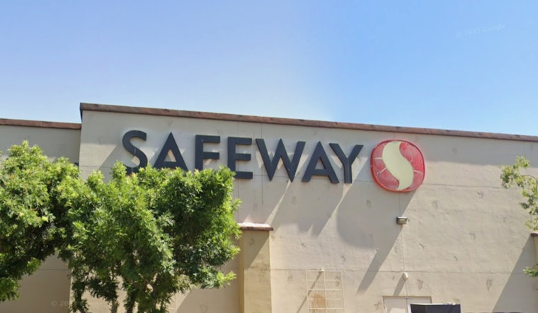 Phoenix Shoppers Embrace Last-Minute Holiday Rush at Safeway with Cheer and Humor