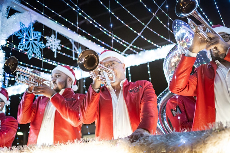 Phoenix Sparkles with Festive Cheer: APS Electric Light Parade to Brighten Streets This Saturday