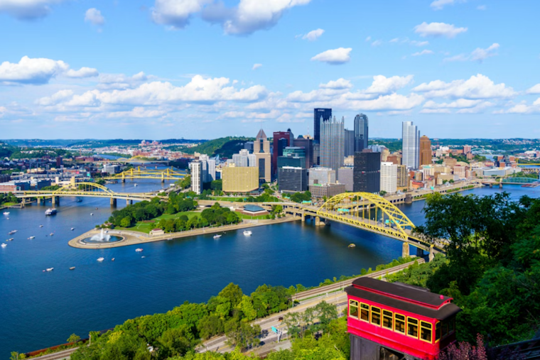 Pittsburgh Braces for Chilly Week Ahead with Intermittent Snow and Below-Normal Temperatures