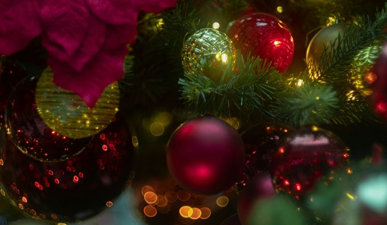 Plan Ahead: Chicago and New York Retailers Adjust Christmas Eve Hours, Major Chains Closed on Christmas Day