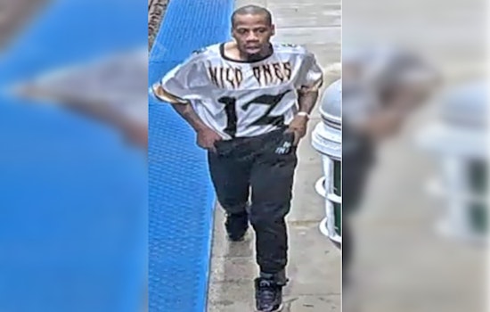 Police Seek Suspect After Armed Robbery on CTA Orange Line in Chicago's Clearing Neighborhood