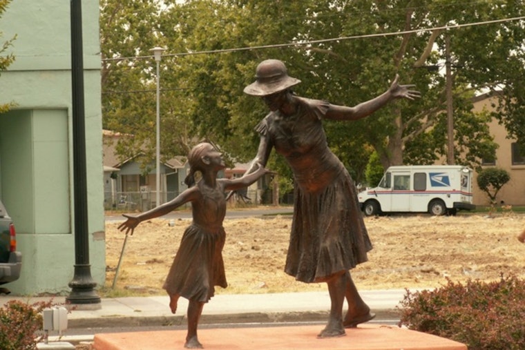 Sacramento Police Appeal to Public for Help in Recovering Stolen Statue from Del Paso Boulevard