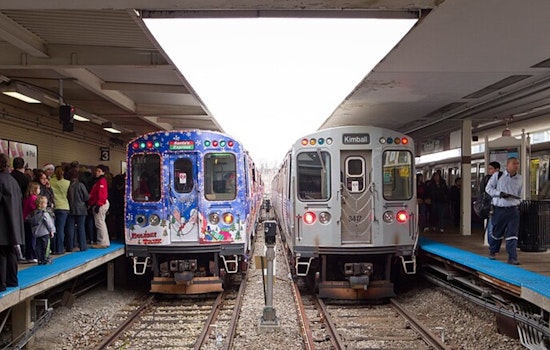 Santa Stunt On CTA Holiday Train Has Loop Riders Holding Their Breath