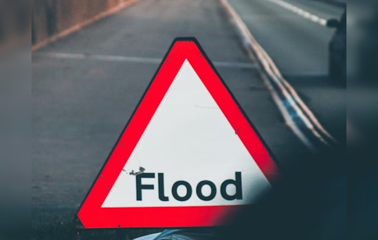 Seattle Area on Alert: Flood Warnings, Landslide Risks Amid Severe Weather Conditions