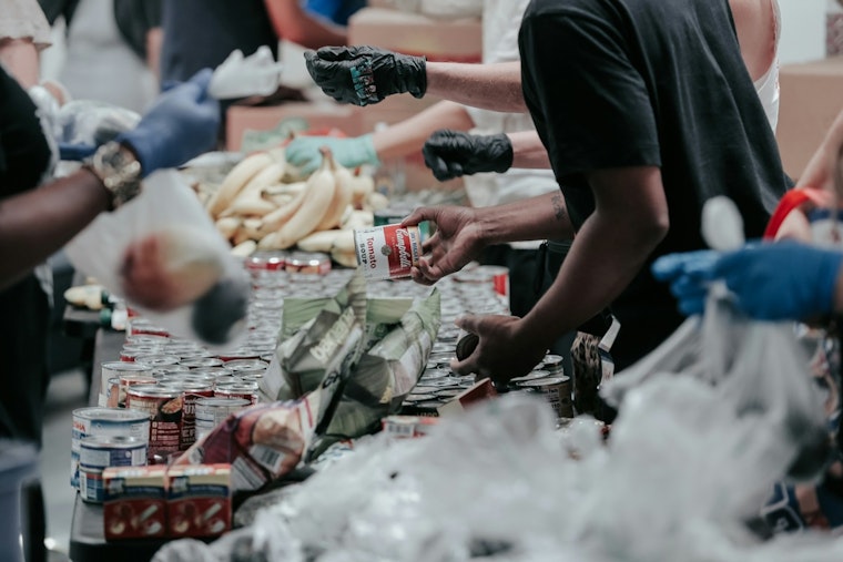 South Side Faith Squad Loads 1,600 Christmas Dinners Into Vans And Hits The Streets