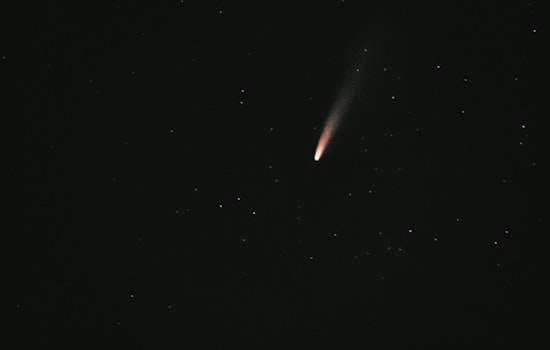Spectacular Geminids Meteor Illuminates Michigan Sky, Visible Across Multiple States and Beyond