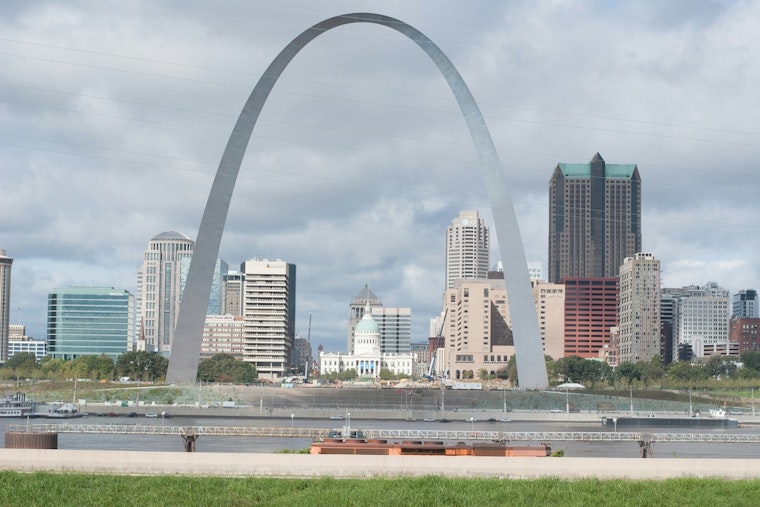 St. Louis Braces for Breezy, Chilly Conditions with Wind Advisory in Effect Today