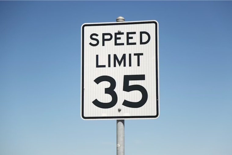 Texas Introduces Adaptive Speed Limit Signs on I-35W and U.S. 54 to Improve Road Safety
