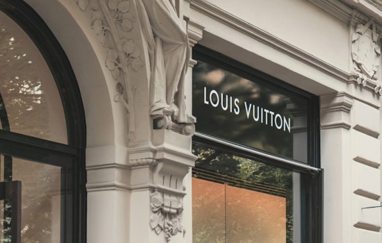 Trio of Thieves Hits La Cantera Louis Vuitton, Security Guard Hurt